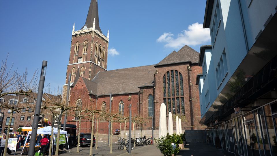 Zu wenig Sitzgelegenheiten am Markt